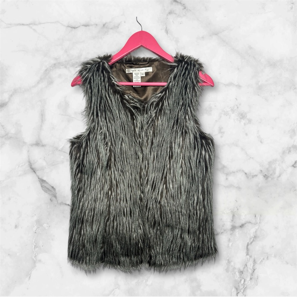 Black and gray faux fur vest sz Large